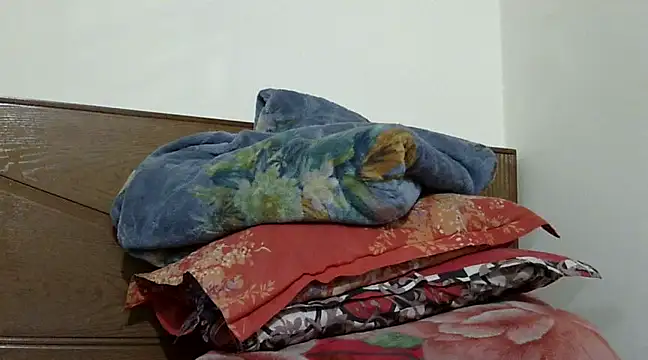 shekira99 online show from March 9, 2025, 2:21 pm