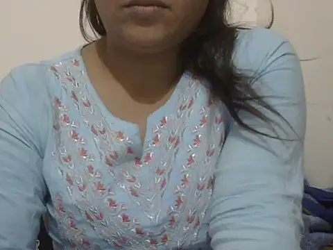 shekira99 online show from March 6, 2026, 3:41 pm