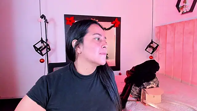 Snapshot of lucia_vonne_ chatting on January 7, 2026, 1:46 pm lucia vonne online show from January 7, 2026, 1:46 pm