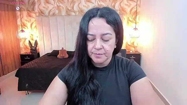 Snapshot of lucia_vonne_ chatting on February 5, 2026, 6:45 pm lucia vonne online show from February 5, 2026, 6:45 pm