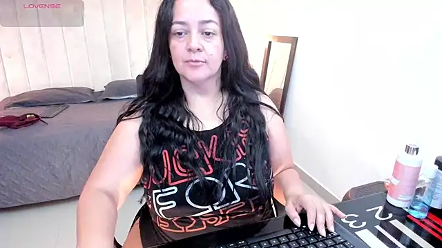 Snapshot of lucia_vonne_ chatting on February 28, 2026, 9:16 pm lucia vonne online show from February 28, 2026, 9:16 pm