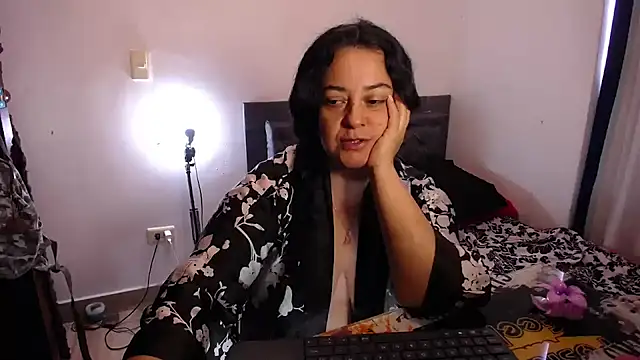 Snapshot of lucia_vonne_ chatting on July 27, 2026, 7:32 pm lucia vonne online show from July 27, 2026, 7:32 pm