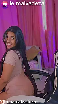 Snapshot of leonasafira chatting on July 3, 2026, 11:27 am leonasafira online show from July 3, 2026, 11:27 am