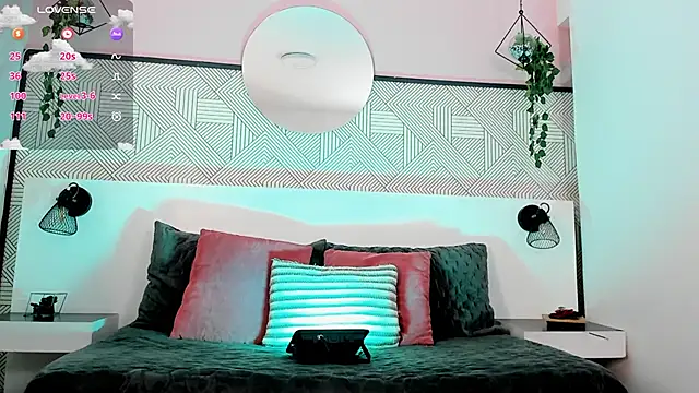 Snapshot of CoralineRicce_ chatting on December 17, 2024, 10:43 pm CoralineRicce online show from December 17, 2024, 10:43 pm