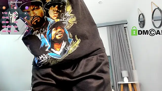 Snapshot of CoralineRicce_ chatting on November 23, 2025, 9:58 pm CoralineRicce online show from November 23, 2025, 9:58 pm