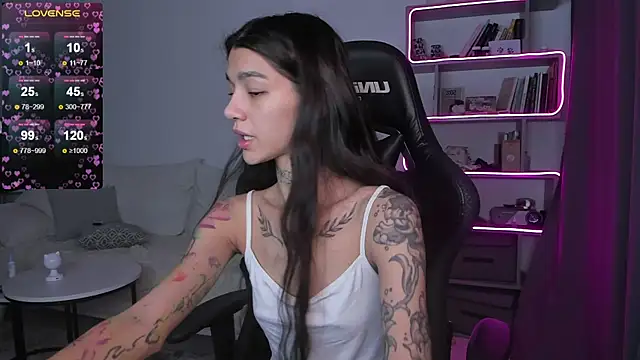 Snapshot of vinkitinkii chatting on December 23, 2024, 9:27 am vinkitinkii online show from December 23, 2024, 9:27 am