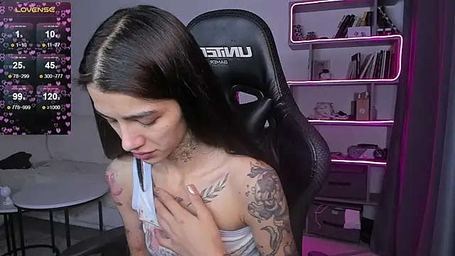 Snapshot of vinkitinkii chatting on January 2, 2025, 7:12 am vinkitinkii online show from January 2, 2025, 7:12 am