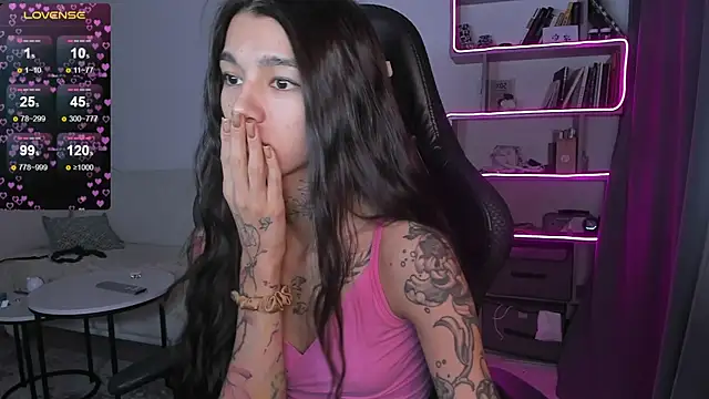 Snapshot of vinkitinkii chatting on January 6, 2025, 6:47 am vinkitinkii online show from January 6, 2025, 6:47 am