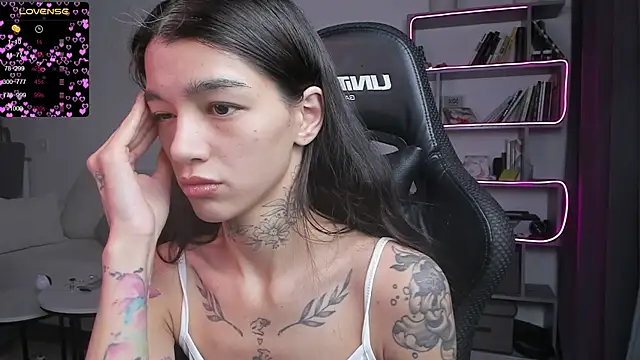 Snapshot of vinkitinkii chatting on January 12, 2025, 10:02 am vinkitinkii online show from January 12, 2025, 10:02 am