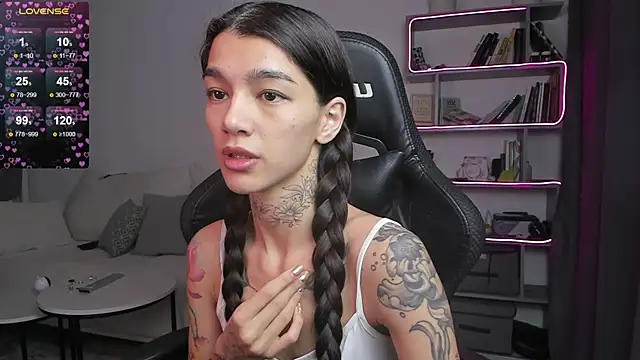 Snapshot of vinkitinkii chatting on January 13, 2025, 6:49 am vinkitinkii online show from January 13, 2025, 6:49 am