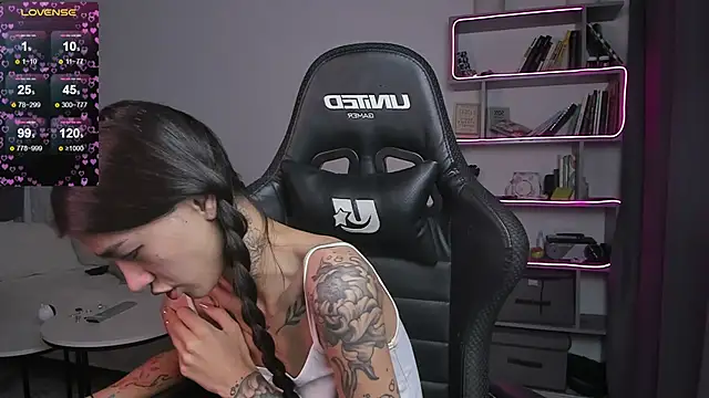 Snapshot of vinkitinkii chatting on January 13, 2025, 9:52 am vinkitinkii online show from January 13, 2025, 9:52 am