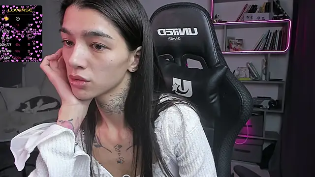 Snapshot of vinkitinkii chatting on February 6, 2025, 9:22 am vinkitinkii online show from February 6, 2025, 9:22 am