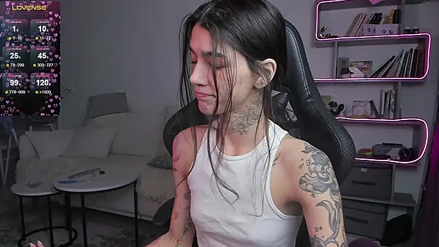 Snapshot of vinkitinkii chatting on February 18, 2025, 6:37 am vinkitinkii online show from February 18, 2025, 6:37 am