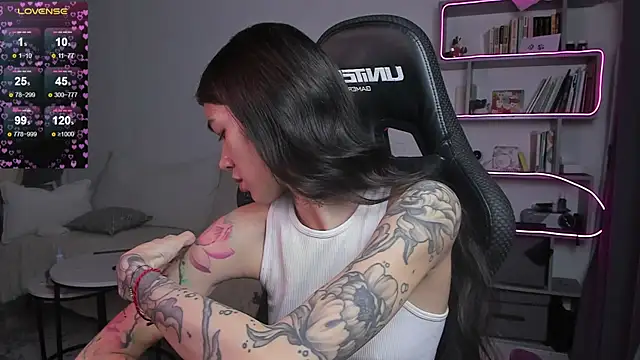 Snapshot of vinkitinkii chatting on February 27, 2025, 6:40 am vinkitinkii online show from February 27, 2025, 6:40 am