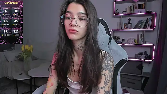 Snapshot of vinkitinkii chatting on March 11, 2025, 6:32 am vinkitinkii online show from March 11, 2025, 6:32 am