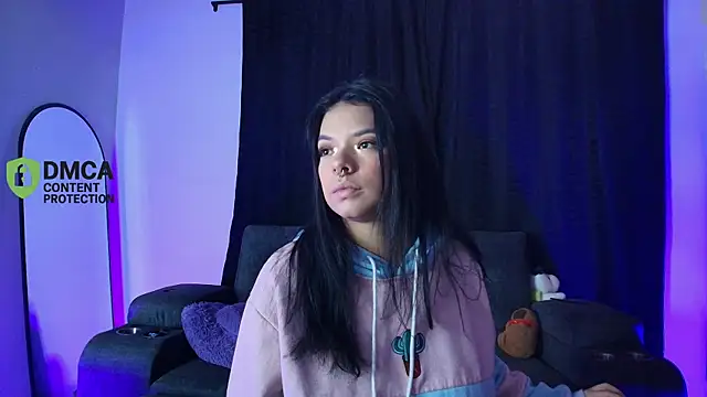 yungelitamor  online show from May 13, 2026, 5:27 am