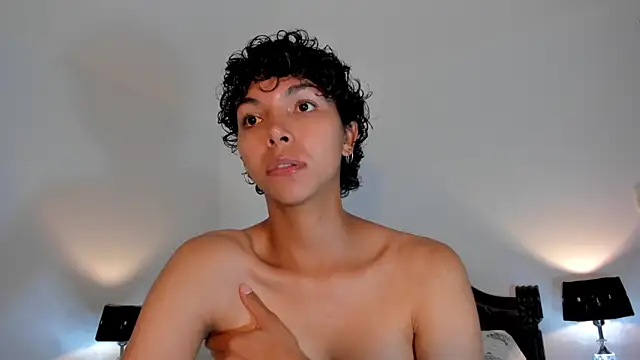 Snapshot of xhenisa_ chatting on March 13, 2025, 1:54 am xhenisa online show from March 13, 2025, 1:54 am