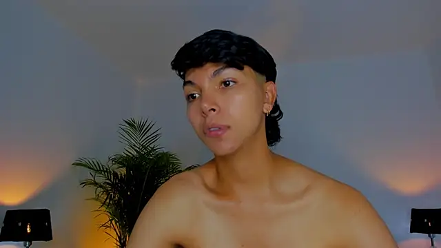 Snapshot of xhenisa_ chatting on September 23, 2025, 9:18 pm xhenisa online show from September 23, 2025, 9:18 pm