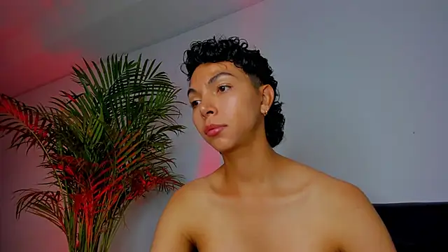 Snapshot of xhenisa_ chatting on November 20, 2025, 8:52 pm xhenisa online show from November 20, 2025, 8:52 pm