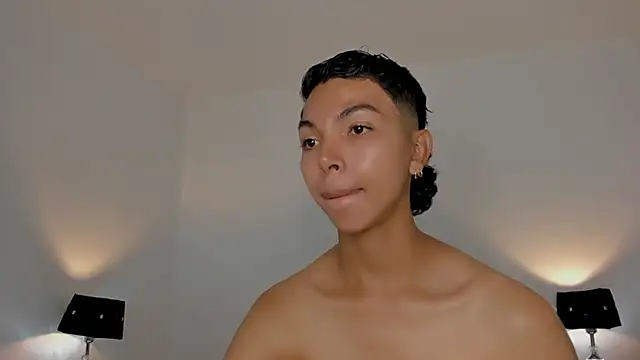 Snapshot of xhenisa_ chatting on January 11, 2026, 4:56 pm xhenisa online show from January 11, 2026, 4:56 pm