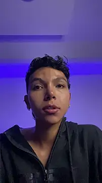 Snapshot of xhenisa_ chatting on January 15, 2026, 2:38 am xhenisa online show from January 15, 2026, 2:38 am