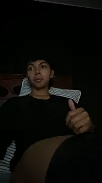 Snapshot of xhenisa_ chatting on February 5, 2026, 3:55 am xhenisa online show from February 5, 2026, 3:55 am