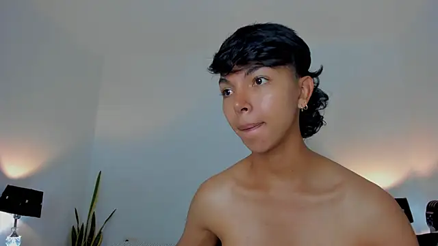 Snapshot of xhenisa_ chatting on March 4, 2026, 4:46 pm xhenisa online show from March 4, 2026, 4:46 pm