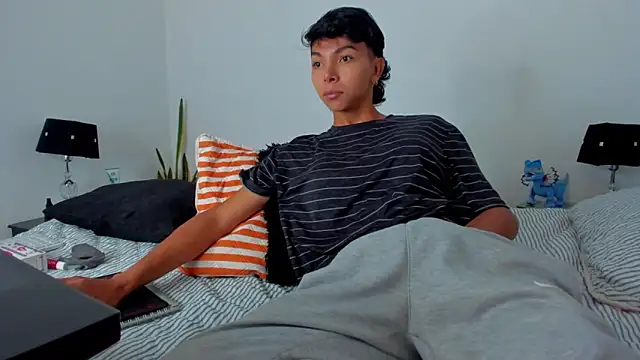 Snapshot of xhenisa_ chatting on March 6, 2026, 4:14 pm xhenisa online show from March 6, 2026, 4:14 pm