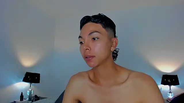 Snapshot of xhenisa_ chatting on March 10, 2026, 8:58 pm xhenisa online show from March 10, 2026, 8:58 pm