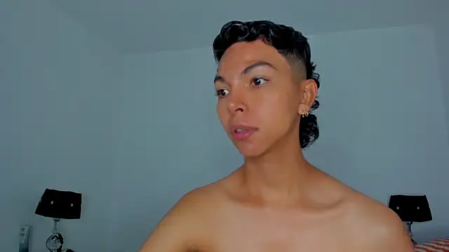 Snapshot of xhenisa_ chatting on March 11, 2026, 4:35 pm xhenisa online show from March 11, 2026, 4:35 pm