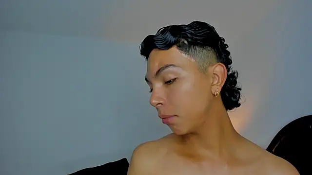 Snapshot of xhenisa_ chatting on March 12, 2026, 8:48 pm xhenisa online show from March 12, 2026, 8:48 pm