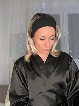 petrouchkaaa  online show from October 1, 2025, 8:15 pm