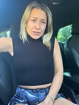 petrouchkaaa  online show from October 18, 2025, 8:59 am