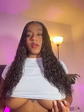 Snapshot of charlotteeruss chatting on February 3, 2026, 4:32 am charlotteeruss online show from February 3, 2026, 4:32 am