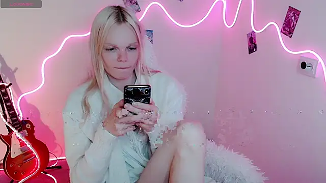 Emily Nyaffee online show from September 23, 2025, 9:01 am