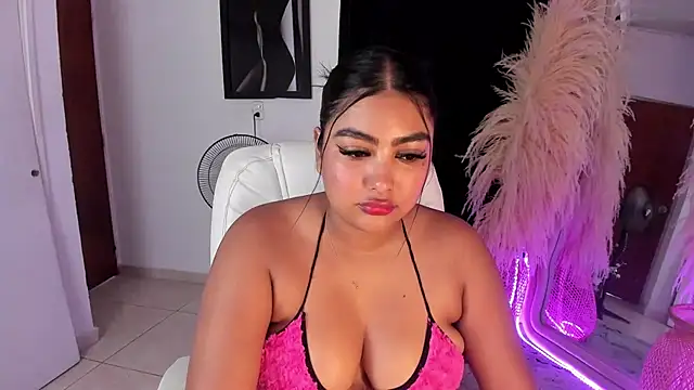 NatashaBrown12 online show from September 10, 2025, 1:33 pm