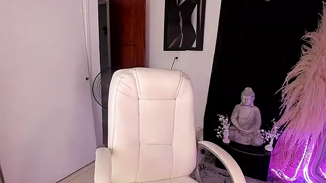 NatashaBrown12 online show from September 14, 2025, 9:58 pm