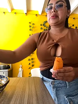 NatashaBrown12 online show from October 1, 2025, 8:59 pm