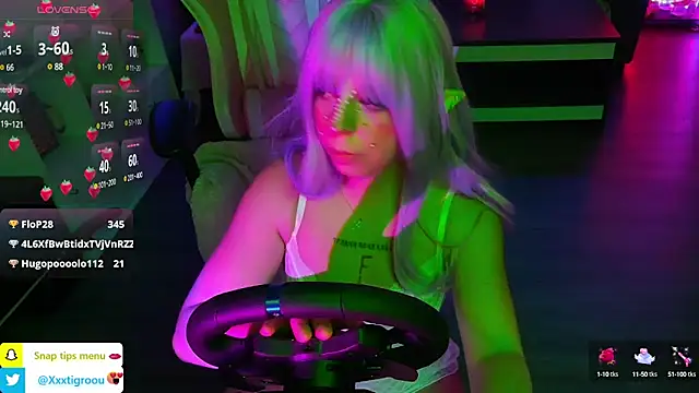 Snapshot of PetiteAngel666 chatting on January 20, 2025, 12:15 am PetiteAngel666 online show from January 20, 2025, 12:15 am