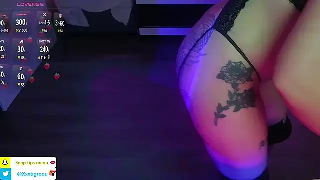 Snapshot of PetiteAngel666 chatting on January 30, 2025, 12:50 am PetiteAngel666 online show from January 30, 2025, 12:50 am