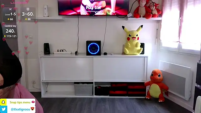 Snapshot of PetiteAngel666 chatting on February 3, 2025, 8:57 am PetiteAngel666 online show from February 3, 2025, 8:57 am