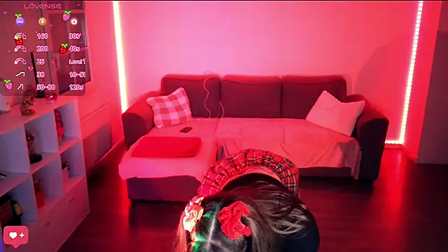 Snapshot of PetiteAngel666 chatting on November 9, 2025, 2:10 am PetiteAngel666 online show from November 9, 2025, 2:10 am