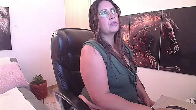 Snapshot of amalia_brunette chatting on July 24, 2026, 8:40 pm amalia brunette online show from July 24, 2026, 8:40 pm