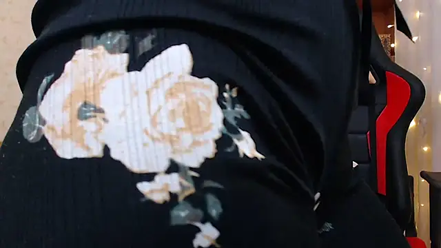 Snapshot of JuicyJess chatting on January 3, 2025, 11:01 pm JuicyJess online show from January 3, 2025, 11:01 pm