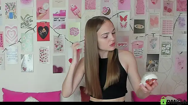 Snapshot of little_radiant_sun chatting on September 24, 2025, 9:34 am little radiant sun online show from September 24, 2025, 9:34 am