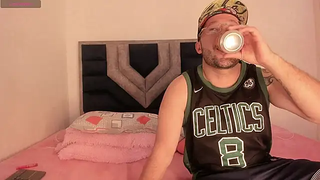 Snapshot of TiiffanyEvans1 chatting on November 7, 2025, 4:07 pm TiiffanyEvans1 online show from November 7, 2025, 4:07 pm