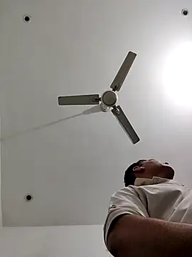 Snapshot of ZIMMY25 chatting on November 4, 2025, 6:40 pm ZIMMY25 online show from November 4, 2025, 6:40 pm