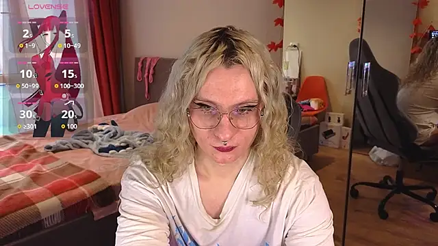 Lori Myaf online show from October 1, 2025, 3:18 pm