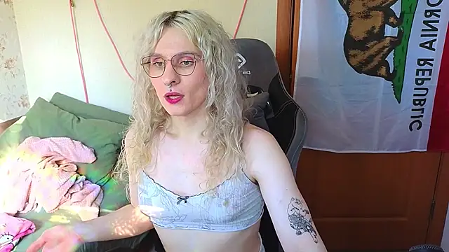 Snapshot of Lori_Myaf chatting on May 19, 2026, 2:01 pm Lori Myaf online show from May 19, 2026, 2:01 pm
