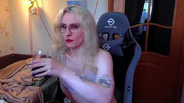 Lori Myaf online show from August 3, 2026, 4:11 pm